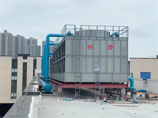 選擇密閉式冷卻塔時(shí)應(yīng)考慮哪些因素(800噸密閉式冷卻