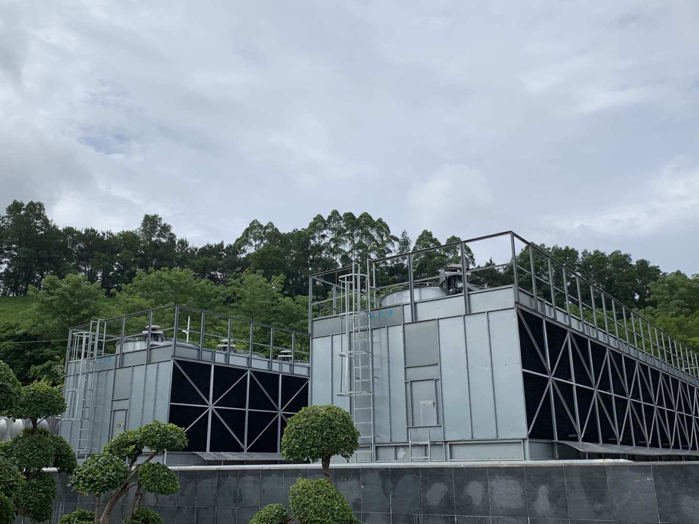工業(yè)冷卻塔應(yīng)如何正確選擇(工業(yè)專用冷卻塔使用注意